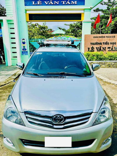 Toyota Innova tự động