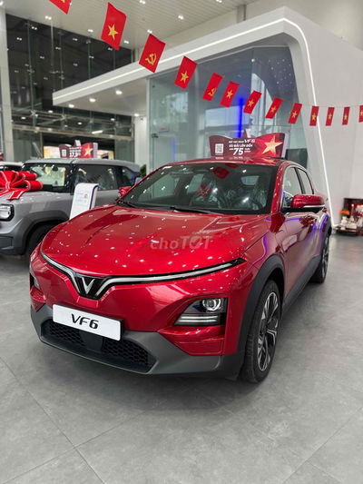 VF6 Plus Đỏ mới 100%, xe sẳn giao ngay