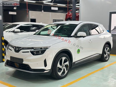 Xe VinFast VF8 S 2024