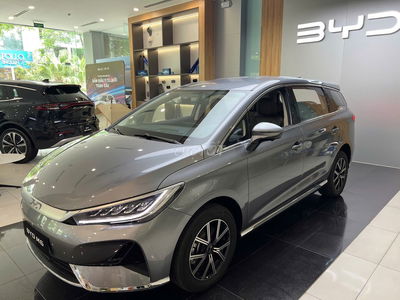 BYD M6 2025 7 chỗ màu Xám