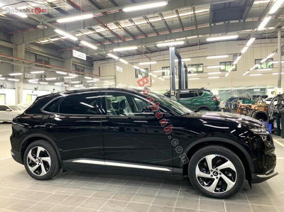 Xe VinFast VF8 Eco 2025