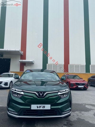 Xe VinFast VF8 Eco 2025