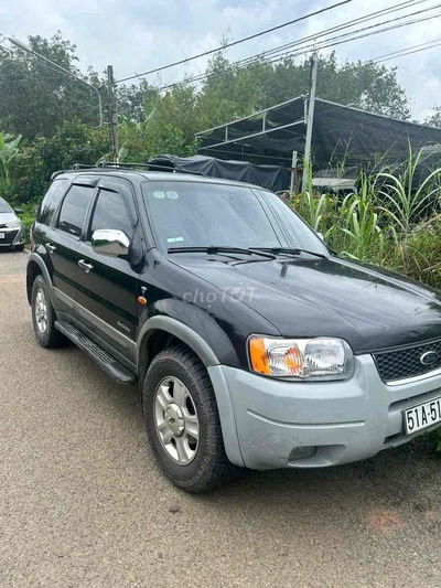 xe ford 5 chỗ số tự động gầm cao xe dùng rất ngon