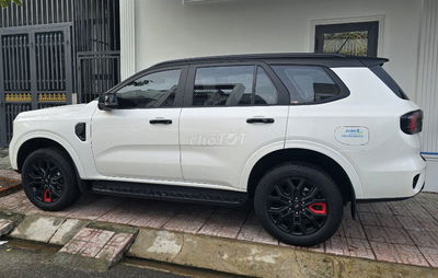 Ford Everest Sport 2025 Trắng 1400km