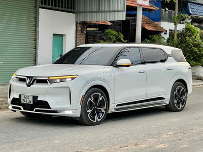 VF9 2023 Plus 6 ghế trần kính MUA PIN SDI