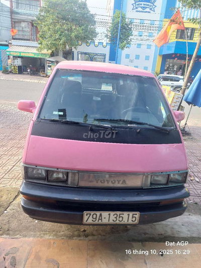 Toyota 9 chỗ ko niên hạn đăng kiểm 4/2026