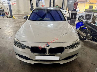 Xe BMW 3 Series 320i 2015