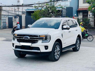 Ford Everest 2024 Titanium 2.0L 4x2 AT - 7600 km