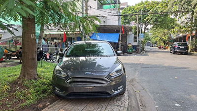 Cần bán ford focus SX 2018 bảng Titanium