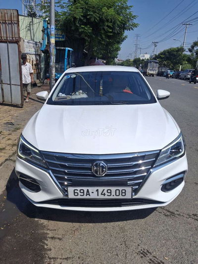 MG MG5 Trắng 5 chỗ