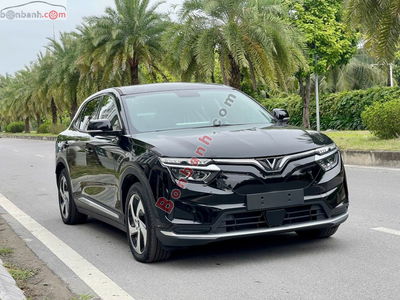 Xe VinFast VF8 S 2024