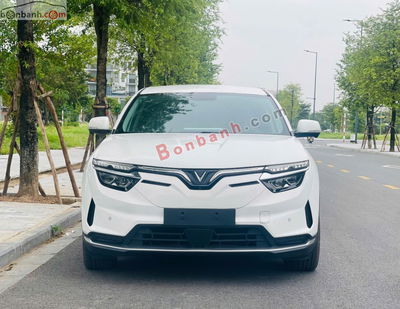 Xe VinFast VF8 S 2024