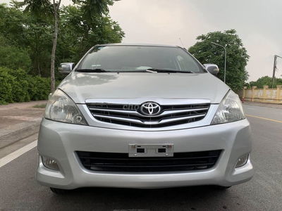 Toyota Innova 2010 V 157.000 km Xám
