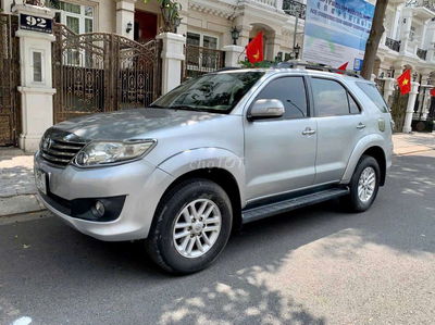 Toyota Fortuner V Số tự động Bạc