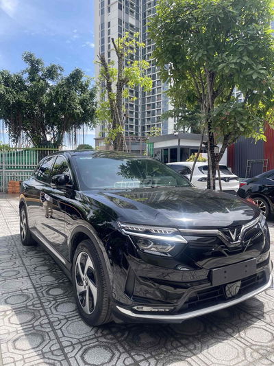 VF8 Eco Pin Catl áp chính sách tháng 11