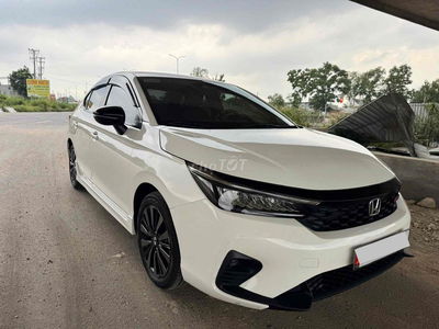 Toyota Camry 2.5 HEV Top 2025 - 7998 km