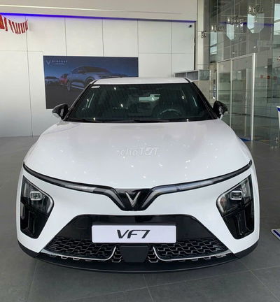 VinFast VF7 - TRẢ TRC 110TR NHẬN XE + QUÀ TẶNG XE