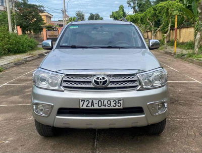 Toyota Fortuner 2011 số sàn màu Bạc