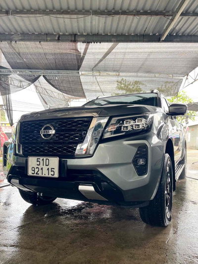 Nissan Navara 2022 VL 4WD 60.000 km Xám