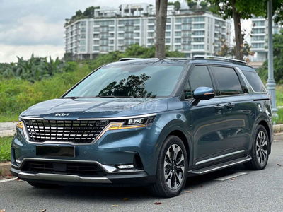 Kia carnival 2.2D signature 7S - 9000 km