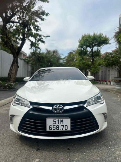 Toyota Camry 2015 XLE 2.5 AT - 76000 km