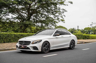 Mercedes-Benz C300 AMG 2021 Trắng