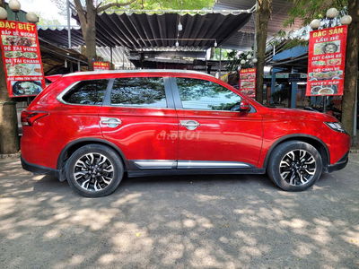 Mitsubishi Outlander Đỏ 5 chỗ