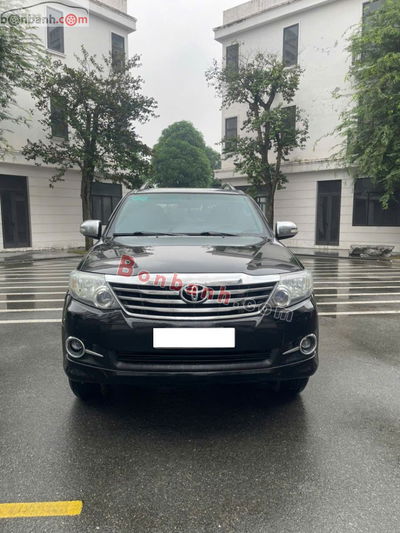 Xe Toyota Fortuner 2.7V 4X2 AT 2016