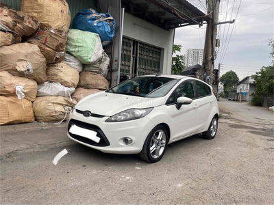 Ford Fiesta 2011 Tự động Trắng