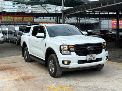 Ford Ranger XLS Trắng 40000 km