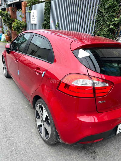 Kia Rio 2014 1.4 AT Hatchback - 100000 km