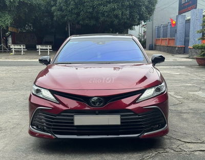 Toyota Camry 2.5Q Đỏ