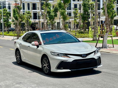 Xe Toyota Camry 2.0Q 2022