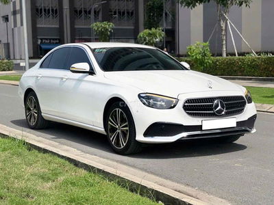 Toyota Hà Đông bán Mercedes E180 2021 Trắng 1v6km
