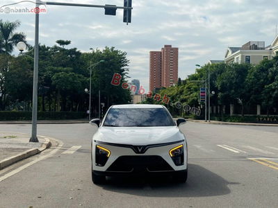 Xe VinFast VF7 Eco 2025