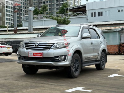 Xe Toyota Fortuner 2.7V 4x2 AT 2016
