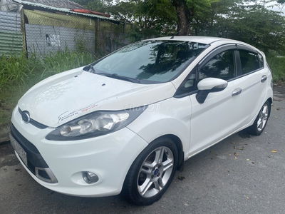 Ford Fiesta 1.6 Hatchback Trắng