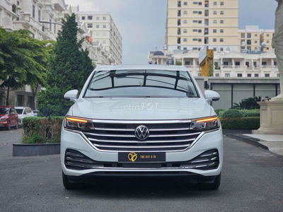 VOLKSWAGEN VILORAN 2.0 LUXURY SX 2024 ĐK 2025