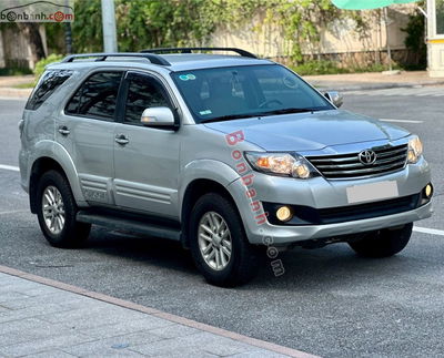 Xe Toyota Fortuner 2.7V 4x2 AT 2014