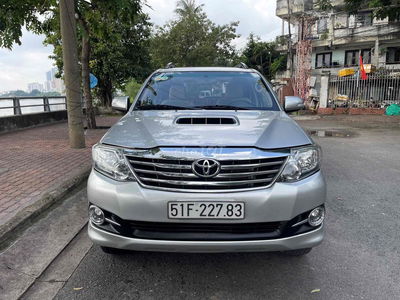 Cần bán futuner MT 2015 máy dàu màu bạc