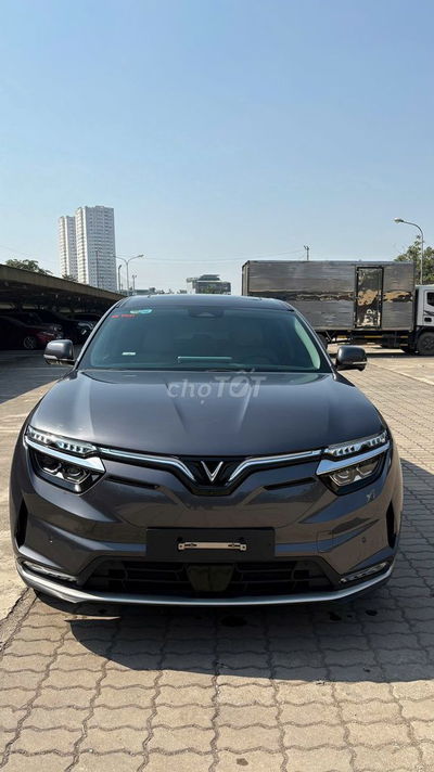 VinFast VF8 Plus 2023 Xám