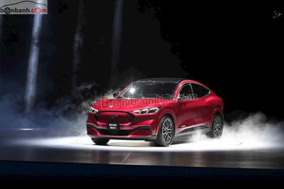 Xe Ford Mustang Mach-E Premium AWD 2025