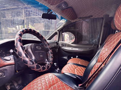 STAREX VAN 6 chổ full đồ chơi giao lưu