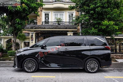 Xe Lexus LM 500h 2025