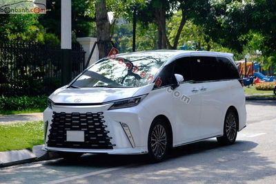 Xe Lexus LM 500h 2024