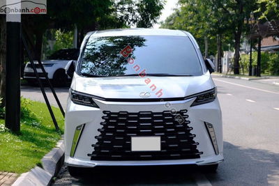 Xe Lexus LM 500h 2024