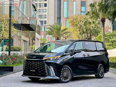 Xe Lexus LM 500h 2025