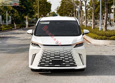 Xe Lexus LM 500h 2024