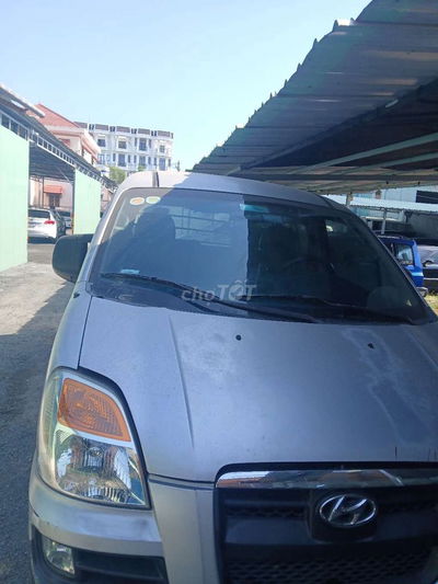 Hyundai Starex máy dầu 6 chỗ
