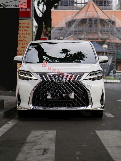 Xe Lexus LM 350 2022